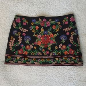 Zara woman embroidered mini skirt